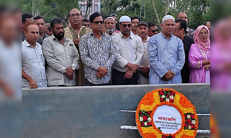 Dr Zahid pays homage to teacher Mahreen