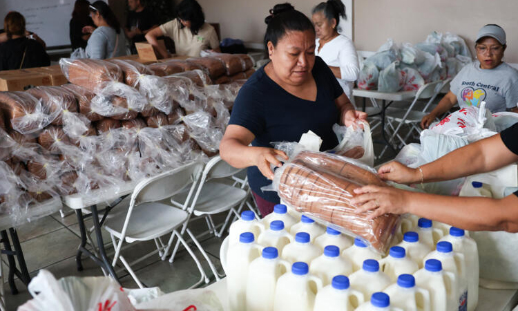 Terrified by Trump raids, LA's undocument migrants hide at home