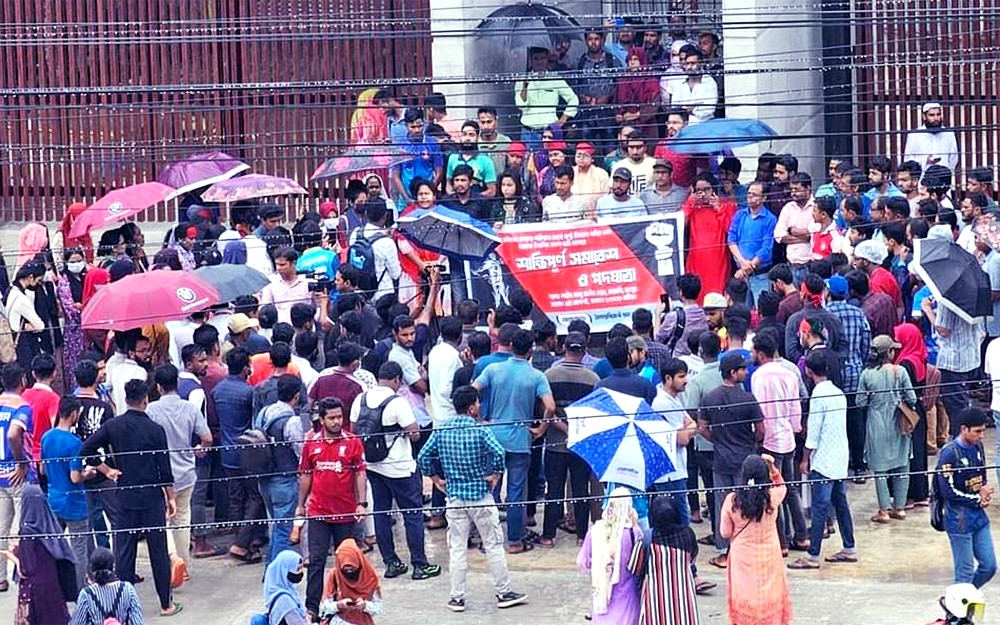 Teachers, guardians join students' movement in Rangpur on August 2