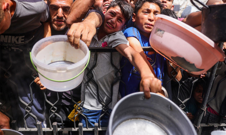 US envoy visits Gaza sites as UN says hundreds of aid-seekers killed