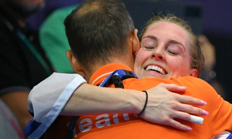 Steenbergen wins world 100m freestyle to deny O'Callaghan