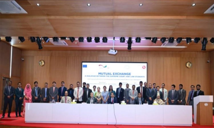 SC officials hold dialogue with law students 