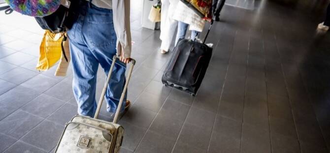 New Zealand women arrested after travelling with child in suitcase