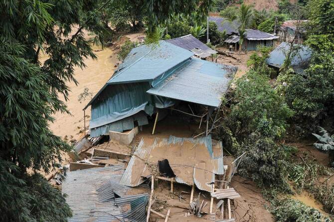 Vietnam flooding death toll rises to 10
