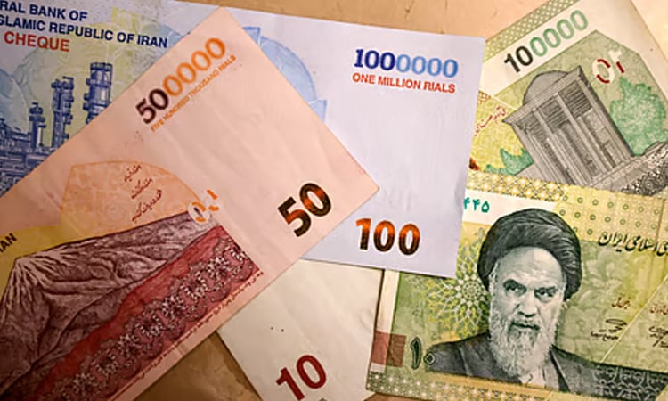 Iran moves to remove zeros from plunging national currency