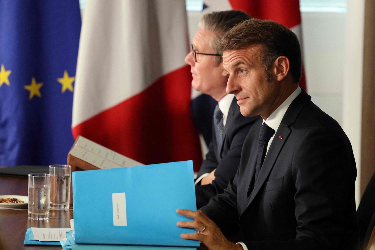 UK-France migrant returns deal comes into effect