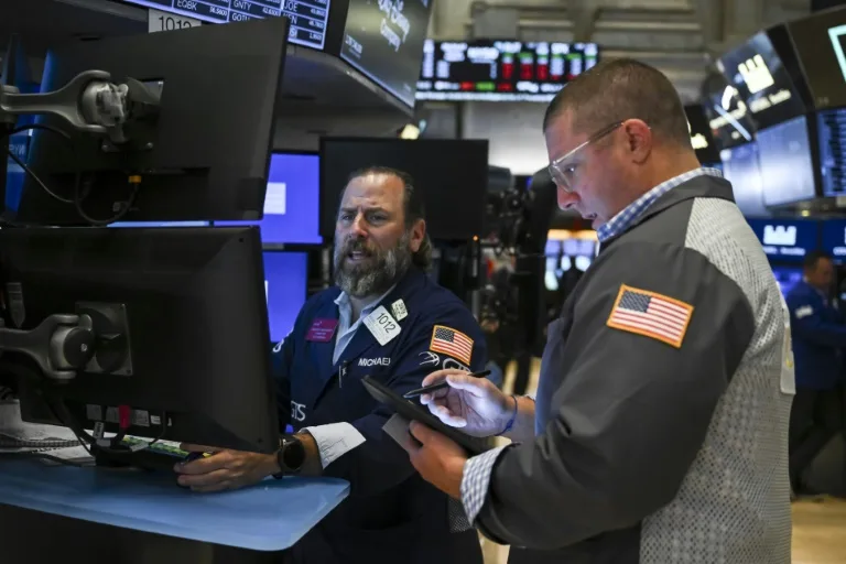Stocks mostly rebound on US interest rate cut bets
