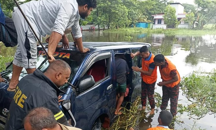 Seven killed as microbus plunges into roadside canal in Noakhali