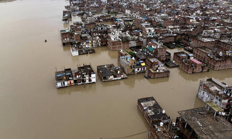 Flash floods kill 6 in Myanmar-China border town