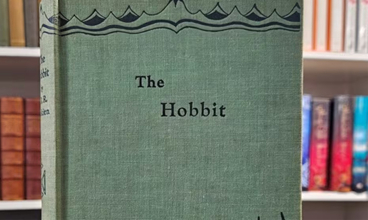 Rare 'Hobbit' first edition auctioned for £43,000