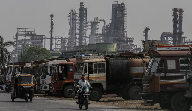 Trump hikes India levy over Russian oil as tariff deadline looms