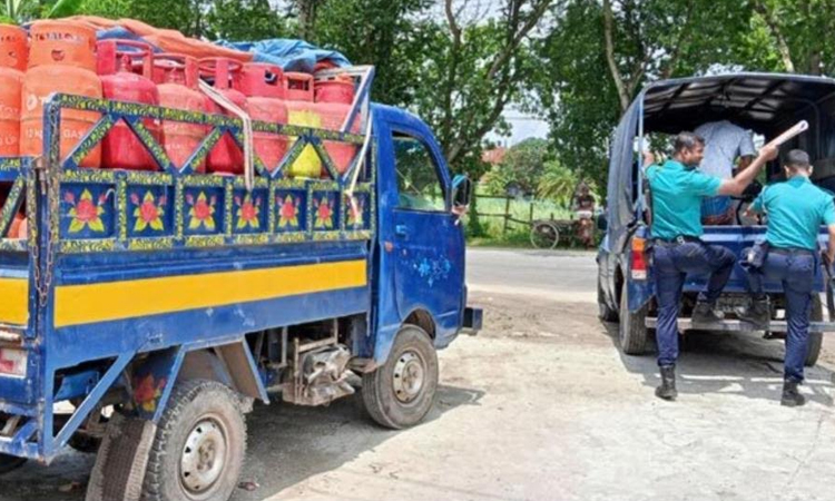 Filling station fined Tk 2 lakh for illegal LPG cross-filling in Khulna