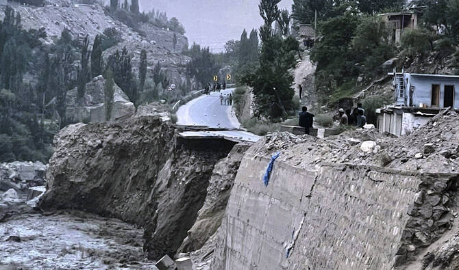 7 killed by mudslide while fixing water channel in Pakistan
