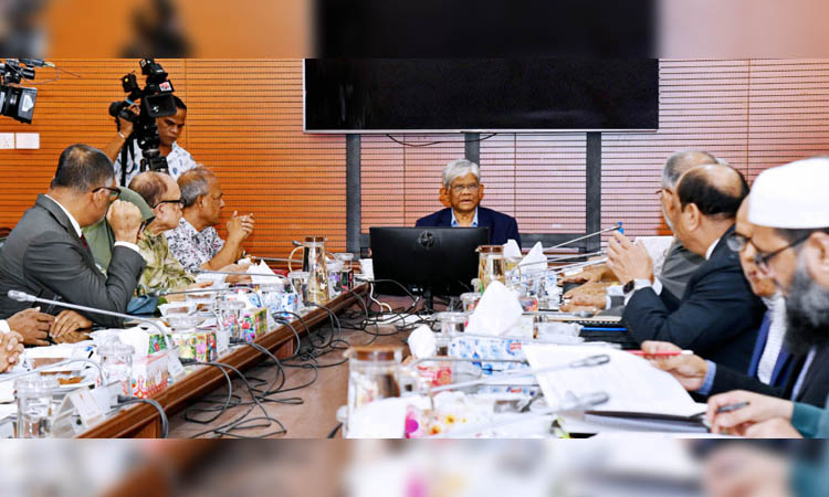 Govt to procure 2 cargos of LNG, 2 bulk carriers 