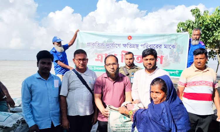 100 more flood-affected Rajshahi people get relief