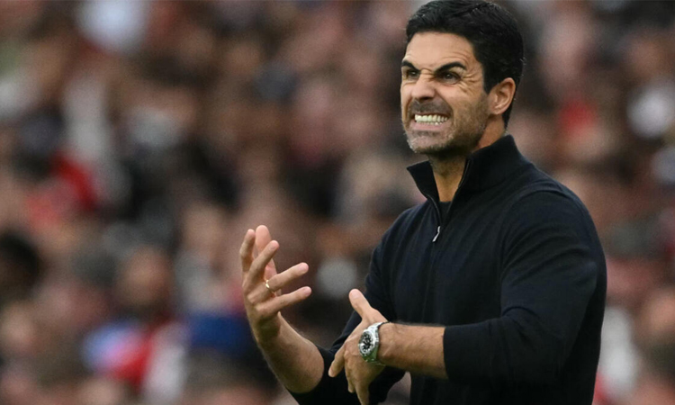 Arsenal 'digging for gold' as title bid starts at new-look Man Utd