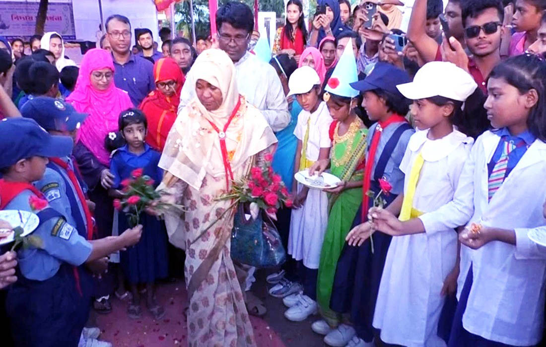 Farewell to a Headmistress, drenched in students' love