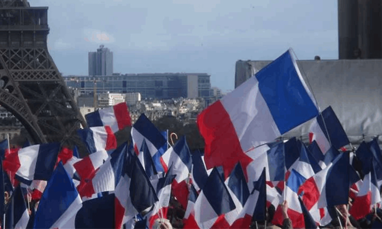 France urges Israel to drop West Bank settlement plan