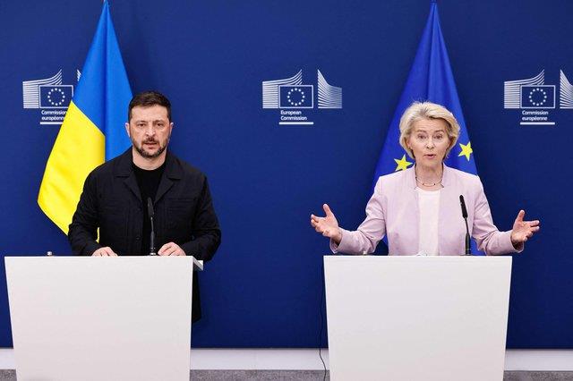 Zelensky, European leaders head to US for talks on peace deal terms