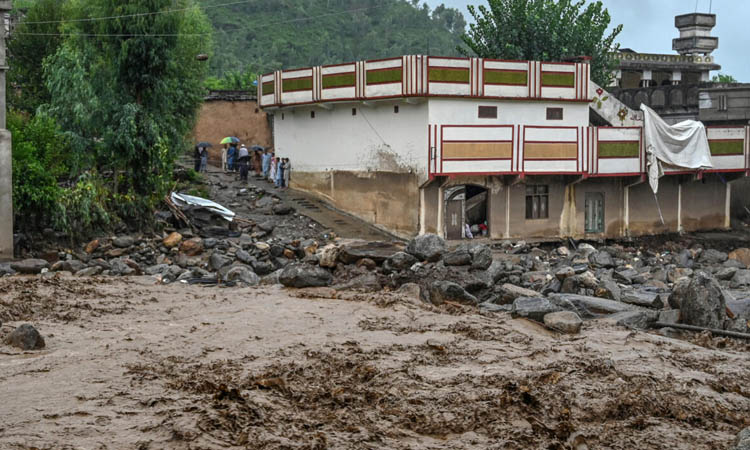 Rain halts rescue operation after Pakistan floods kill hundreds