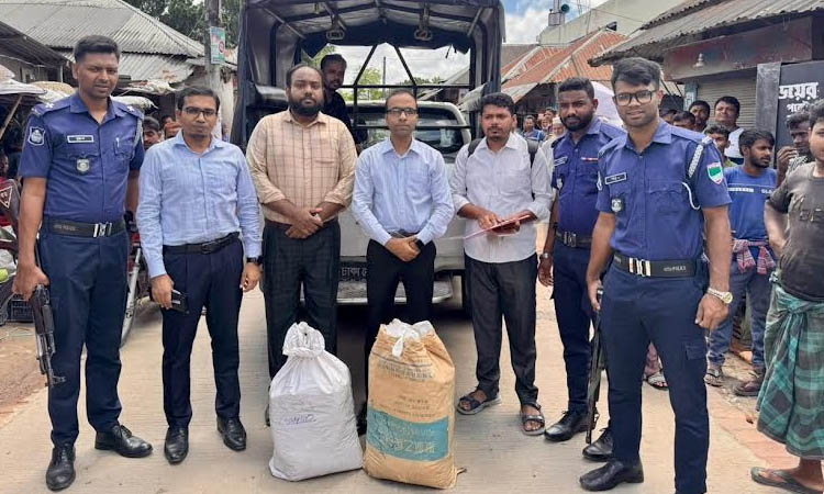 Mobile court seizes 62 kg of banned polythene in Magura 