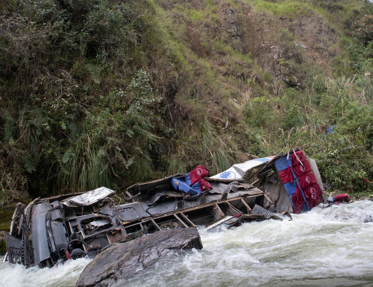 Benin bus accident toll hits 37 after 10 bodies found