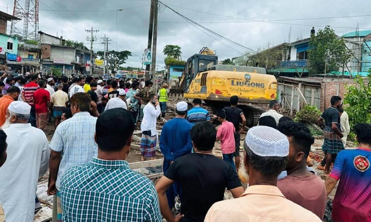 350 illegal structures demolished in Laksam 