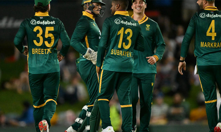 South Africa spinner Subrayen cited for suspect bowling action