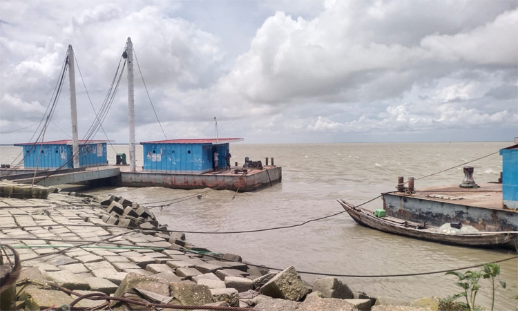 Water route services suspended on 20 routes in Bhola