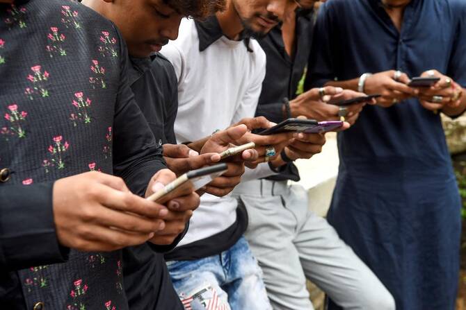 India bans vast online gambling industry