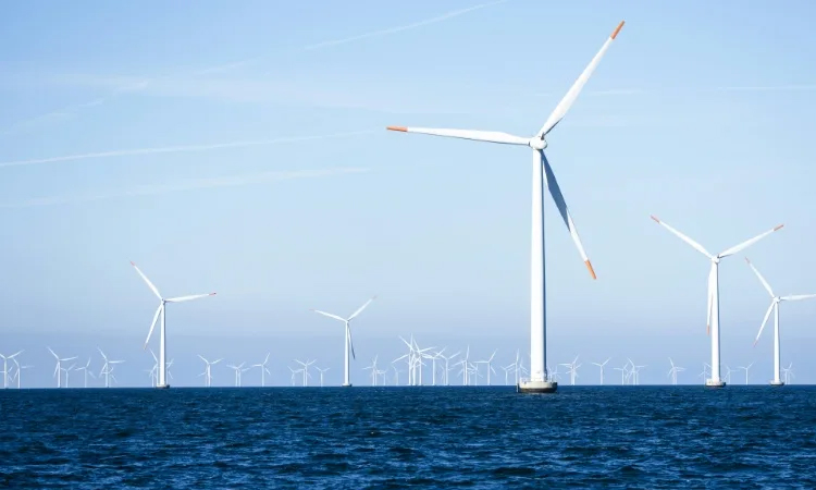 US halts work on huge, nearly complete offshore wind farm