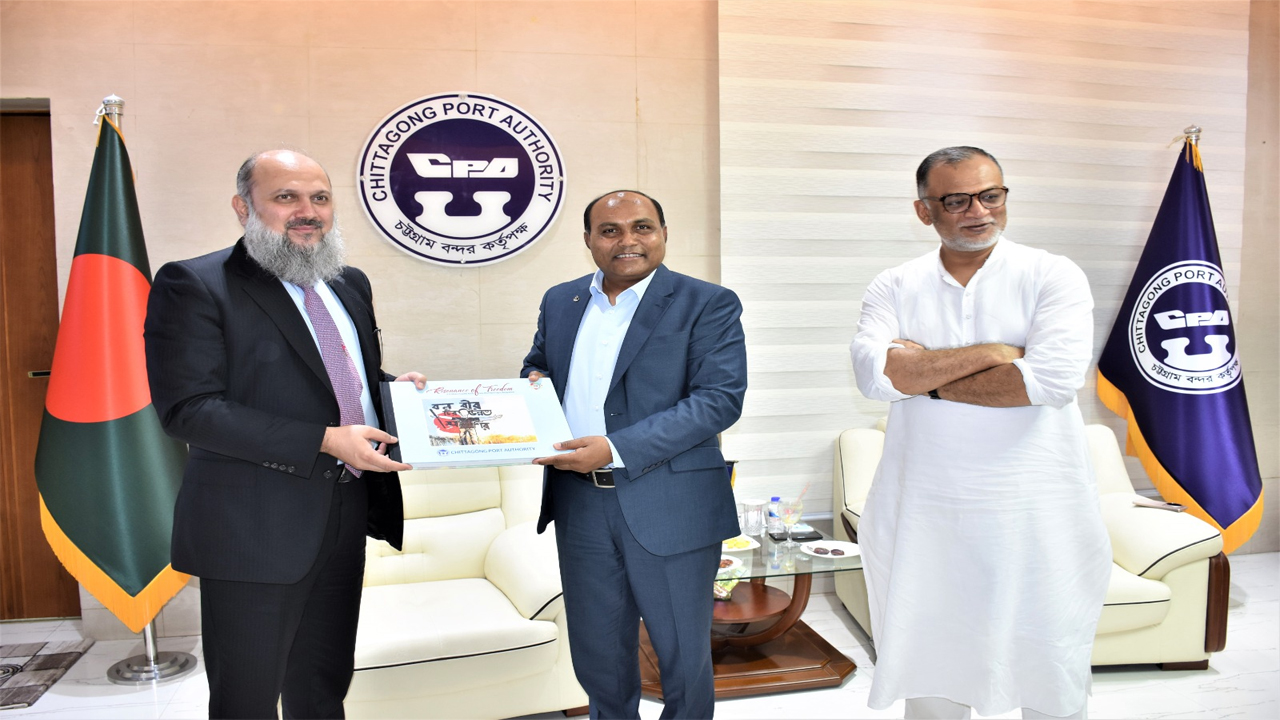 Adviser Bashir and Pak Minister Khan visit Ctg Port 