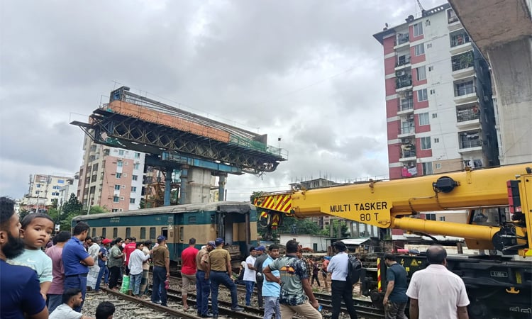 Dhaka-bound passenger train derails near airport station