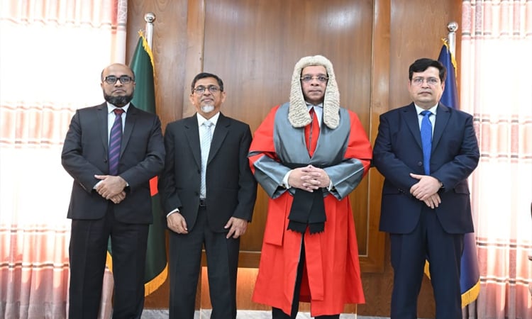 CJ administers oath to 3 new BPSC members