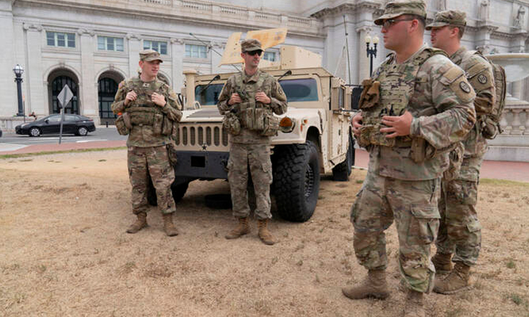 National Guard troops begin carrying weapons in US capital
