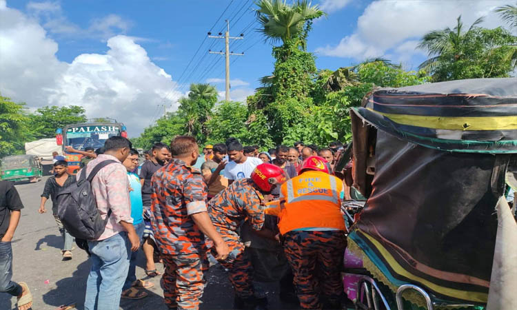 3 killed, 5 injured in Khulna road accident