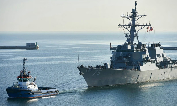 Venezuela builds up border security over US warships