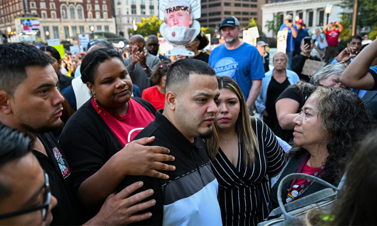 US judge temporarily blocks deportation of Salvadoran man in immigration row