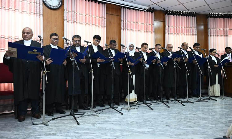 CJ administers oath to 25 new HC judges