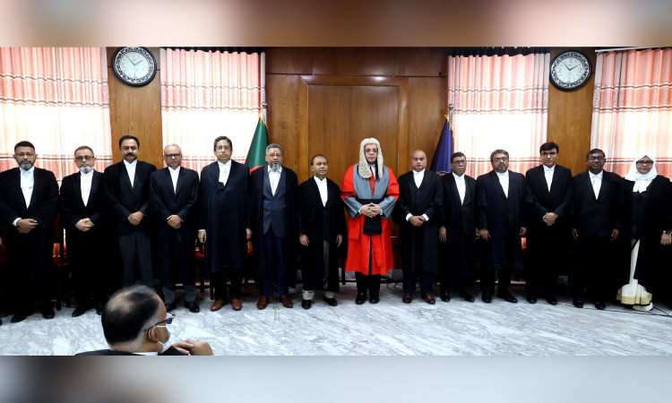 CJ administers oath to 25 new HC judges
