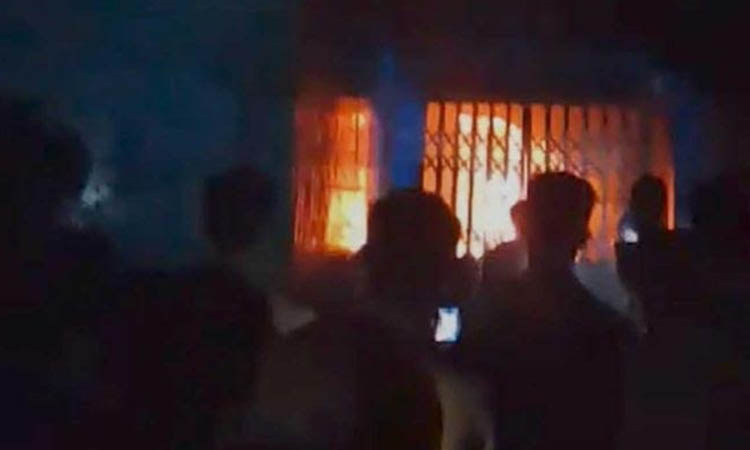 Elderly woman dies, 3 injured in Ctg fire