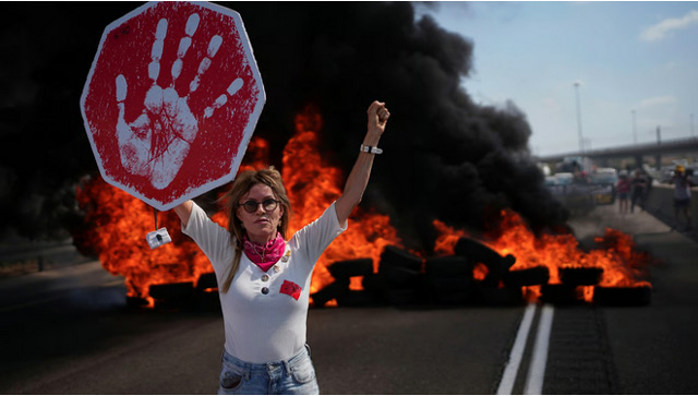 Israeli protesters demand hostage deal as cabinet meets