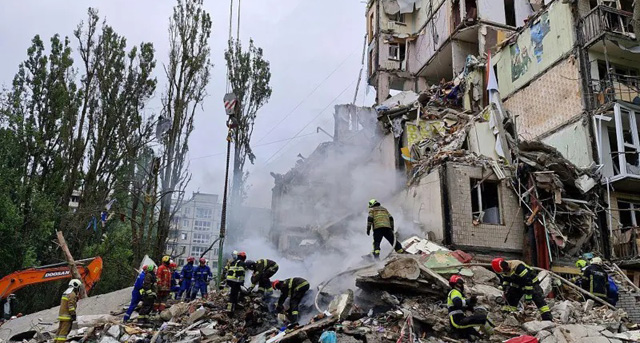 Russian strikes kill at least 1, wound several in Kyiv: city officials