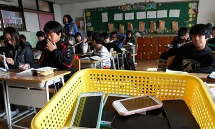 South Korea to ban mobile phones in school classrooms