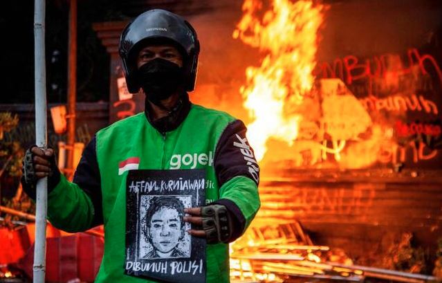 Indonesia protest blaze kills 3 as anger erupts over driver death