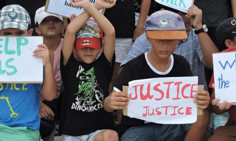 Australia signs deal to send immigrants to Nauru