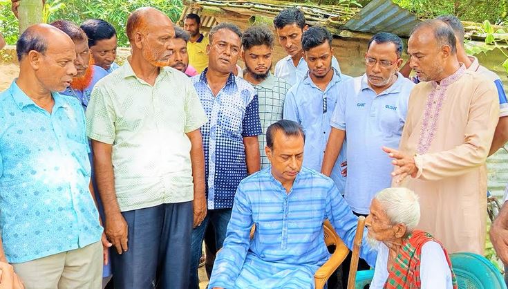 Tarique Rahman stands by 130-year-old Tofer Ali in Naogaon