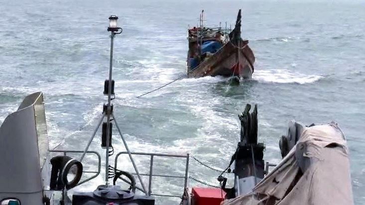 Navy rescues 12 fishermen onboard dysfunction trawler