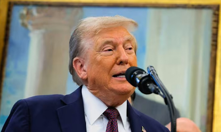 Trump dismisses health rumors as 'fake news'