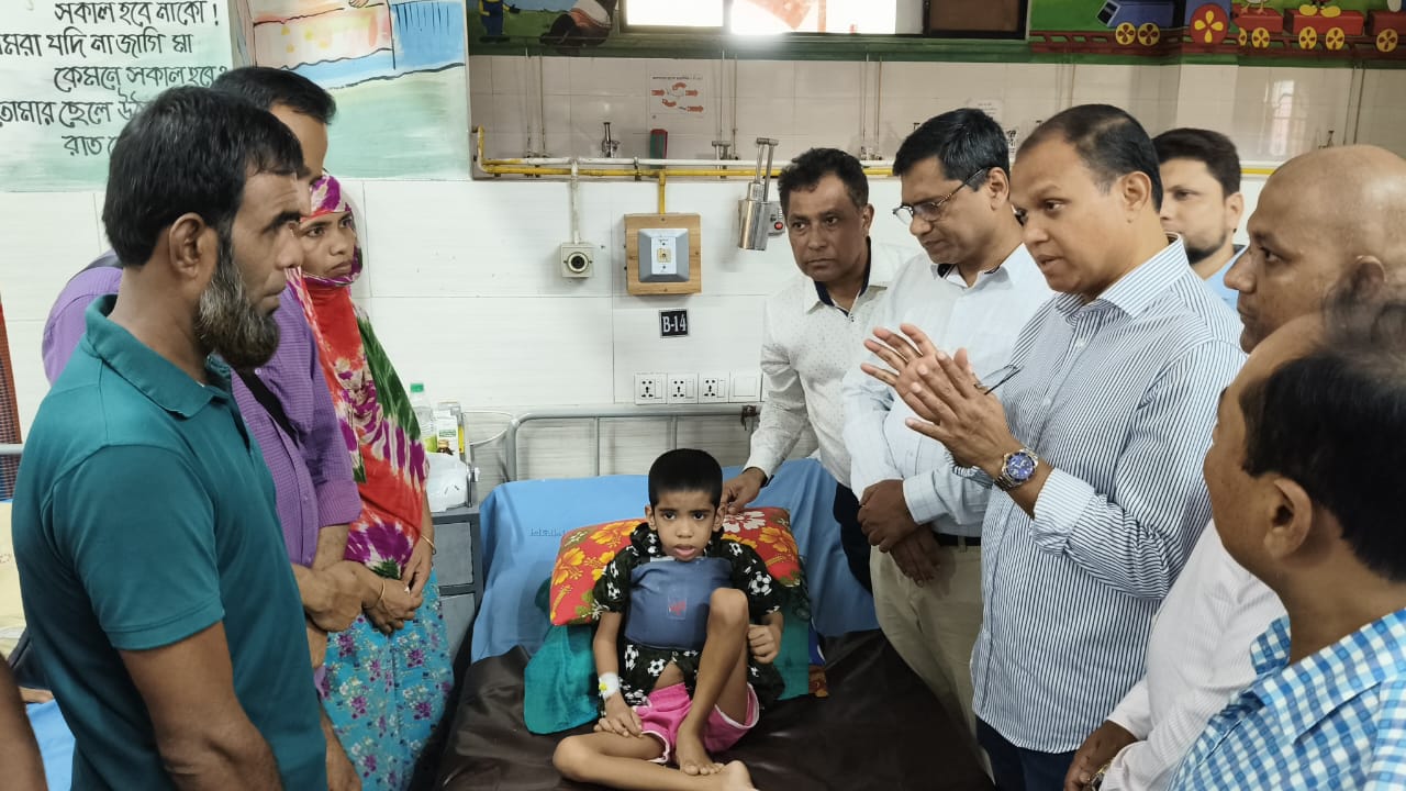 Tarique Rahman provides medical assistance to child Ratul
